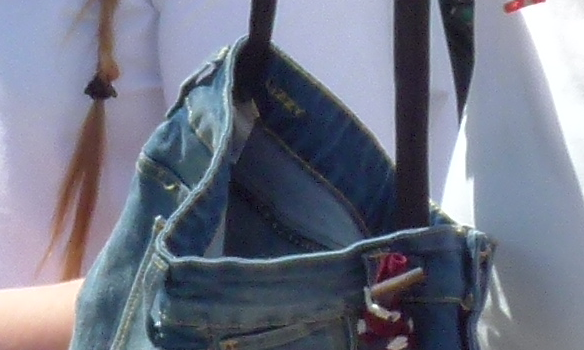Aus einer Jeans wird eine Tasche
